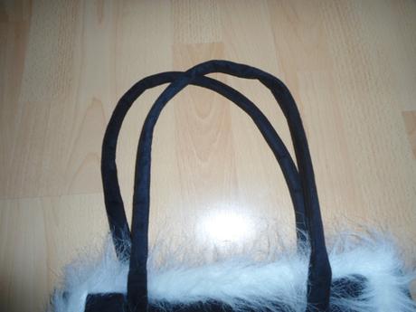 Cierna chlpata kabelka, 