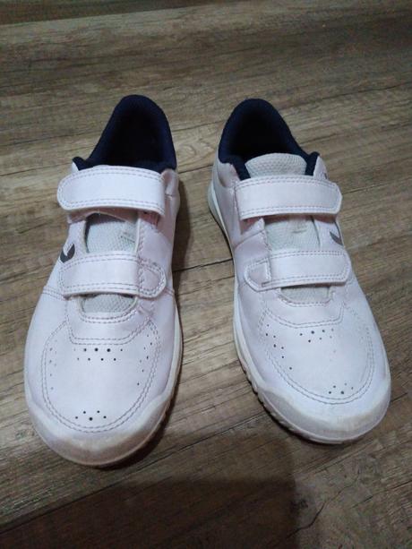 Tenisky aj na telesnú, decathlon,32