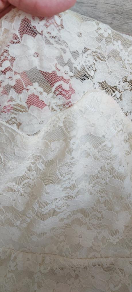 Krásne čipkované šaty zn.asos, 38