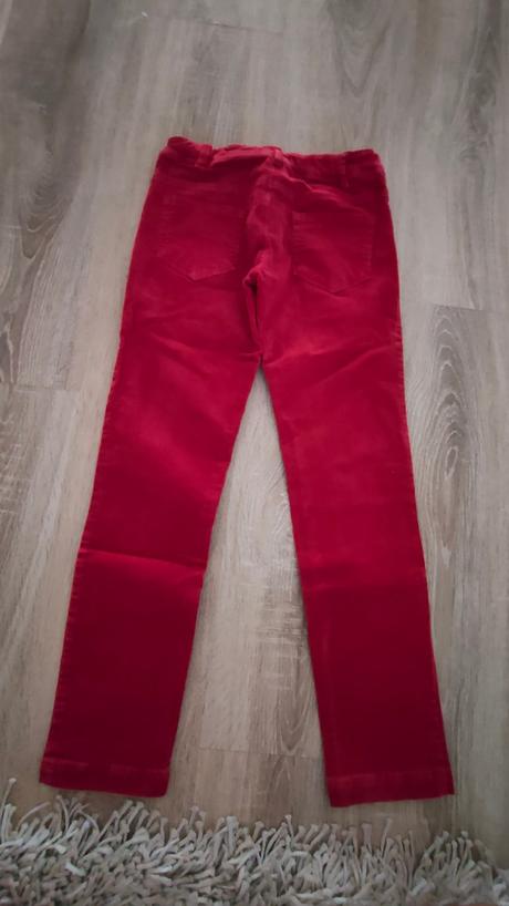 Červené menčestrové nohavice, 128