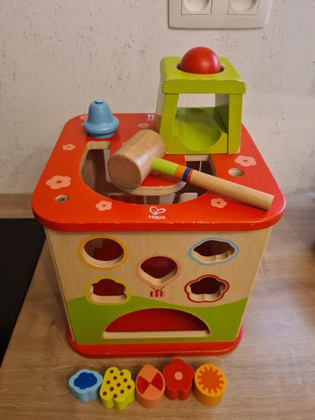 Velka drevena montessori aktivity kocka,