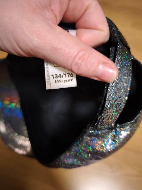 Dievčenská šiltovka, 134