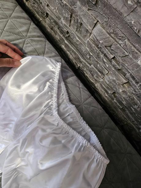 Dámske saténové pyžamo, s