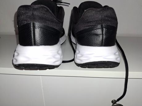 Vzdušné odľahčené tenisky nike vyborny stav, nike,42