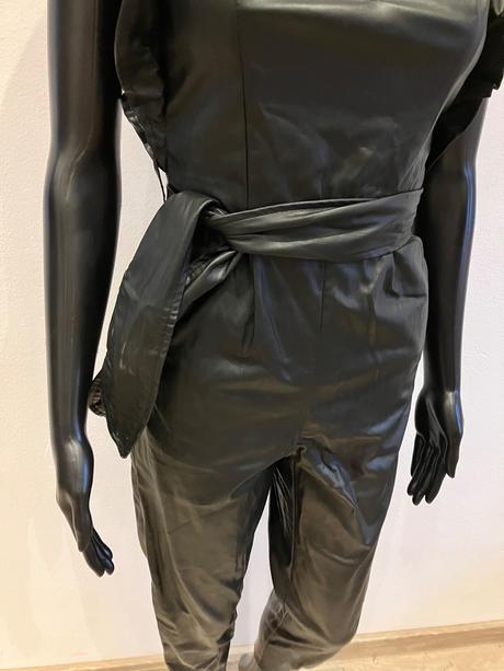 Dámsky kožený overal s volánmi bershka (24), bershka,xs