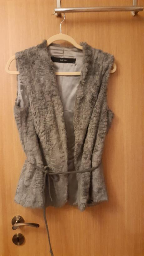 Sivá kožušinová vesta, m