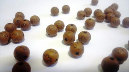 Korálka 8 mm krížik , 