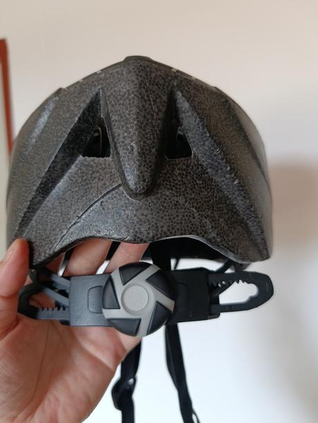 Dámska cyklistická prilba, m