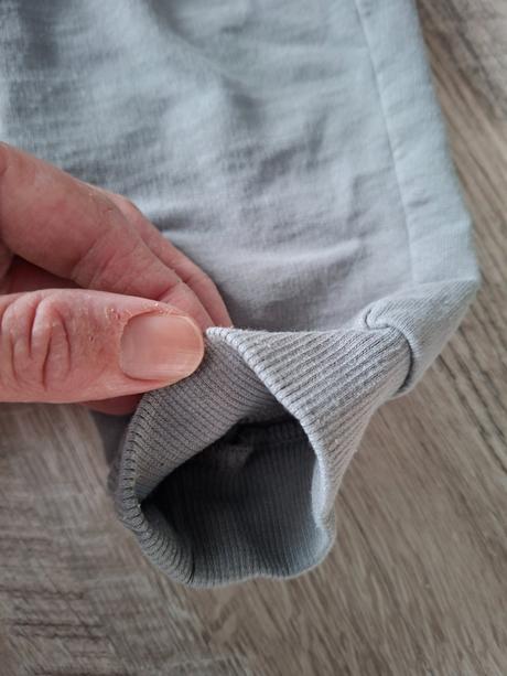 Šedé tepláky s labkovou patrolou, 104