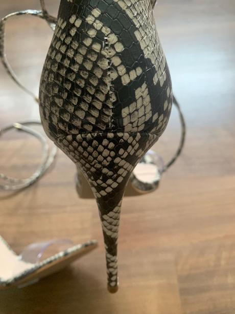 Sandale s hadim vzorom na opatku, 37