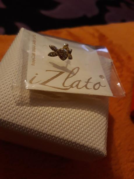 Playboy zajačik naušnička, 