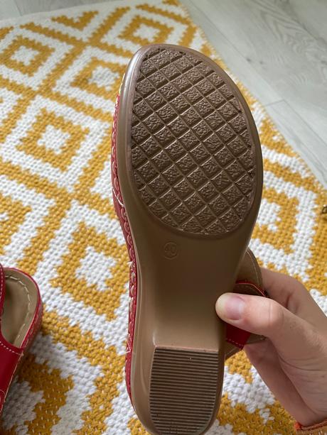 Sandáliky na podpätku, 40