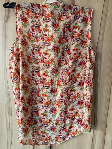 Kvetinová blúzka, atmosphere,38