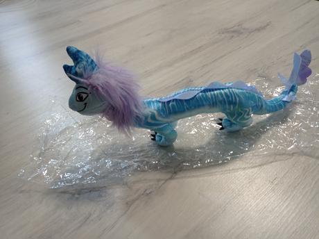 Sisu plyšový drak z rozprávky raya a posledný drak, 