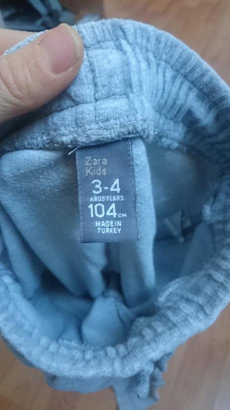 Teplakova suprava s flitrami, zara,104