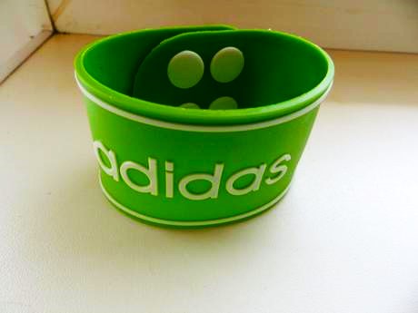 Plastový športový náramok, 