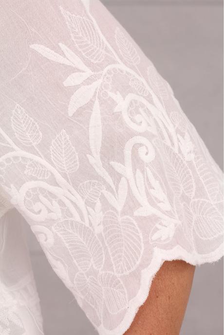 Biela boho blúzka s vyšívanými kvetmi, 46