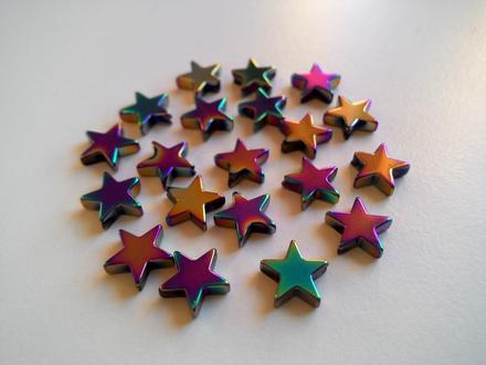 Hematitové hviezdičky dúhové 8 mm,