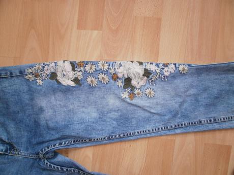 Rifle s výšivkami na stehnách, gate,38