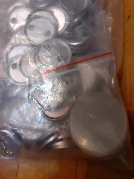 Komponenty na odznaky, 