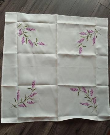 Obrus s levanduľou, 