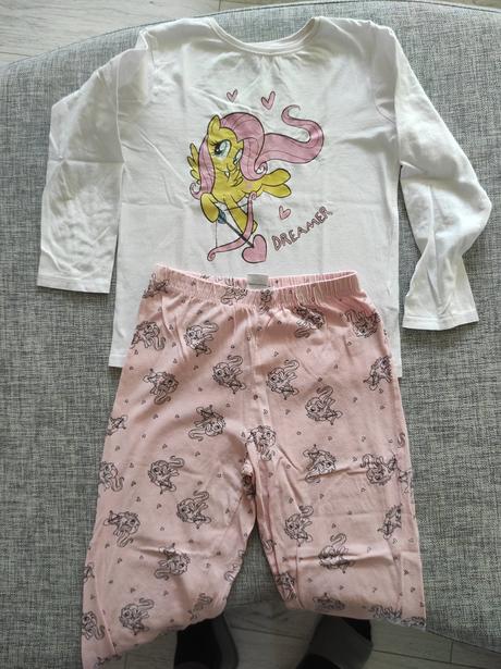 Predám 2 pyžamá+papuče, sinsay,128
