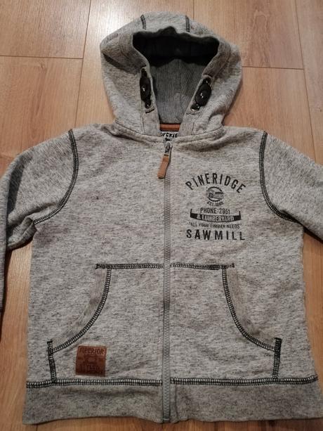 Sivá mikinka, tu,110