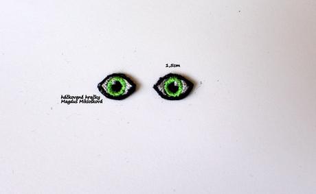 Vyšívané očká 1x1,5cm,
