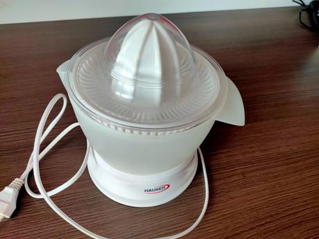 Elektrický lis na citrusové ovocie, 