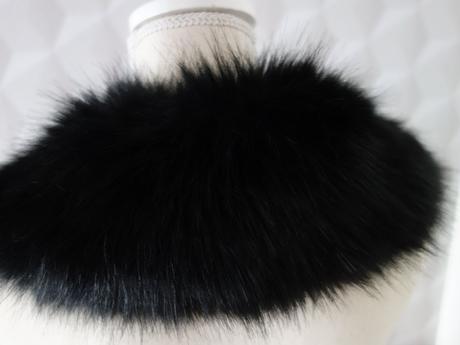 Čierny kožušinový golier, 