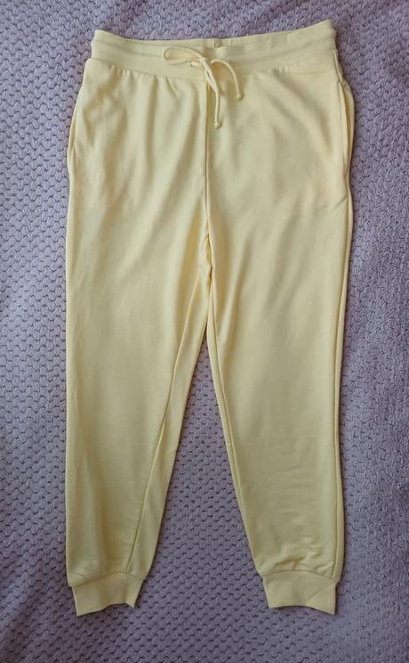 Krásne štýlové žlté tepláky veľkosť m, 38 / m