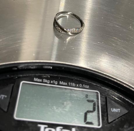 Prsten z bieleho zlata,