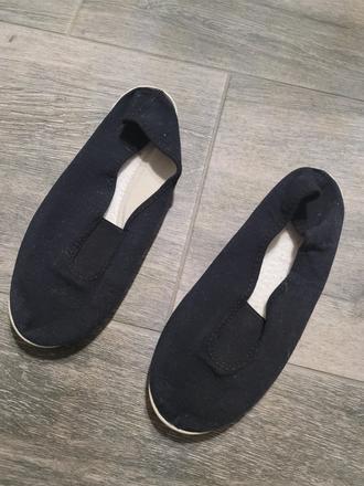 Papuce, 35
