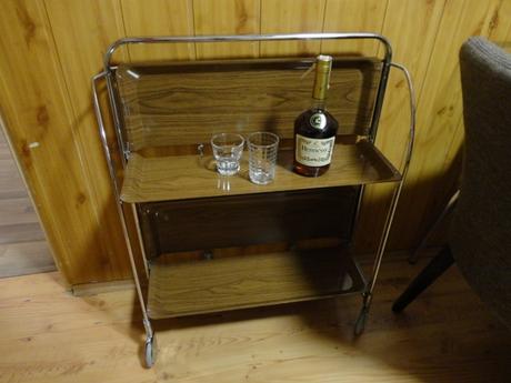 Vozík na servírovanie,