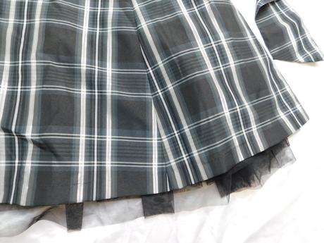 Pekne trendy karo korzetove šaty, 36