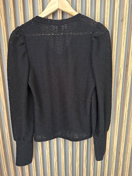 Čierny pulovrík, m