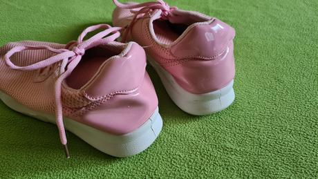 Vzdušné tenisky, 38