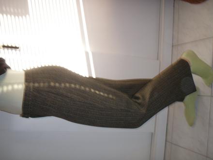 Tmavohnedé nohavice, l