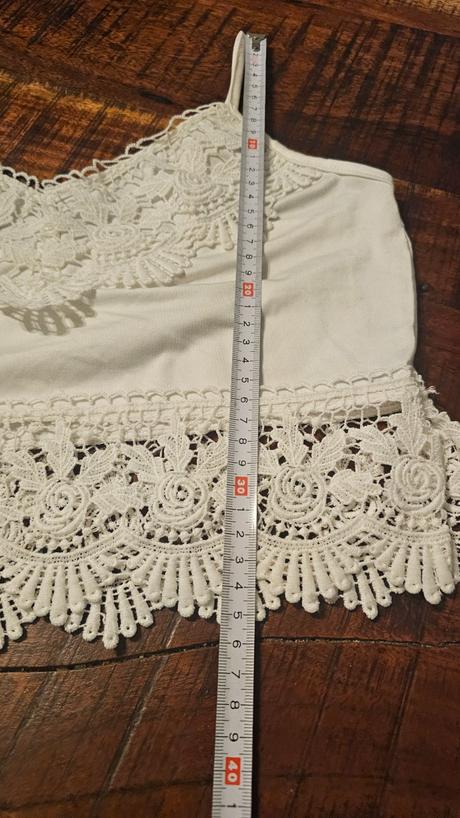 Čipkovaný crop top, s