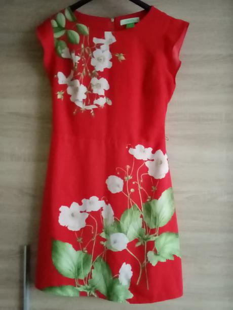 Červené kvetovane šaty s, s