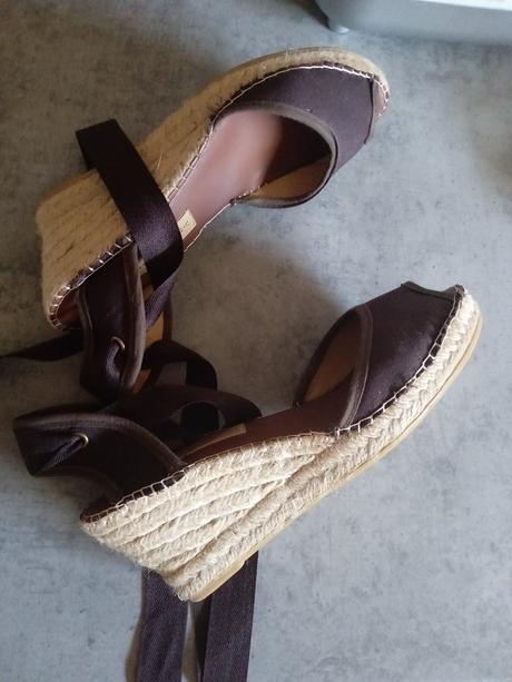 Tmavohnedé platformy, 37