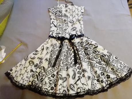 Prílezitostné saty, s