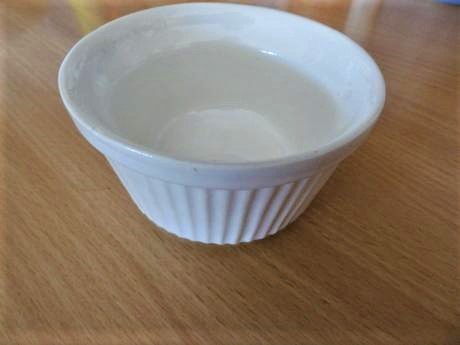 Starožitná porcelánová nádobka, 