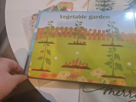 Kniha aktivít s nalepovacími časťami, 