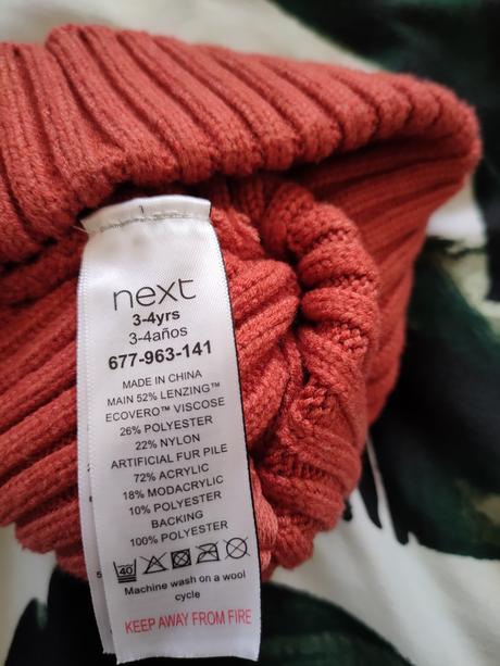 Čiapka s brmbolcami, next,86