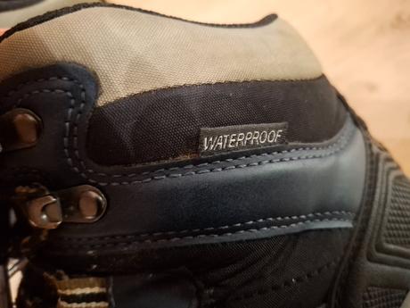 Turisticke waterproof topánky- výborný stav, 41