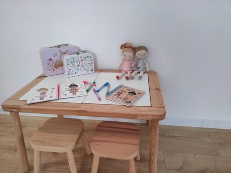 Flisat detský stolík 83x58 cm so stolickami, 
