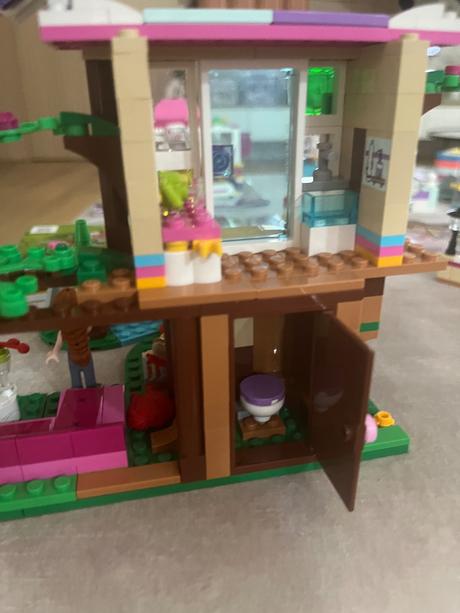 Lego friends dom na strome, 
