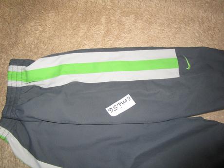 2532. nike šport.nohavice, nike,104
