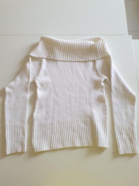 Biely rolákový pulover - aj na ramená, s